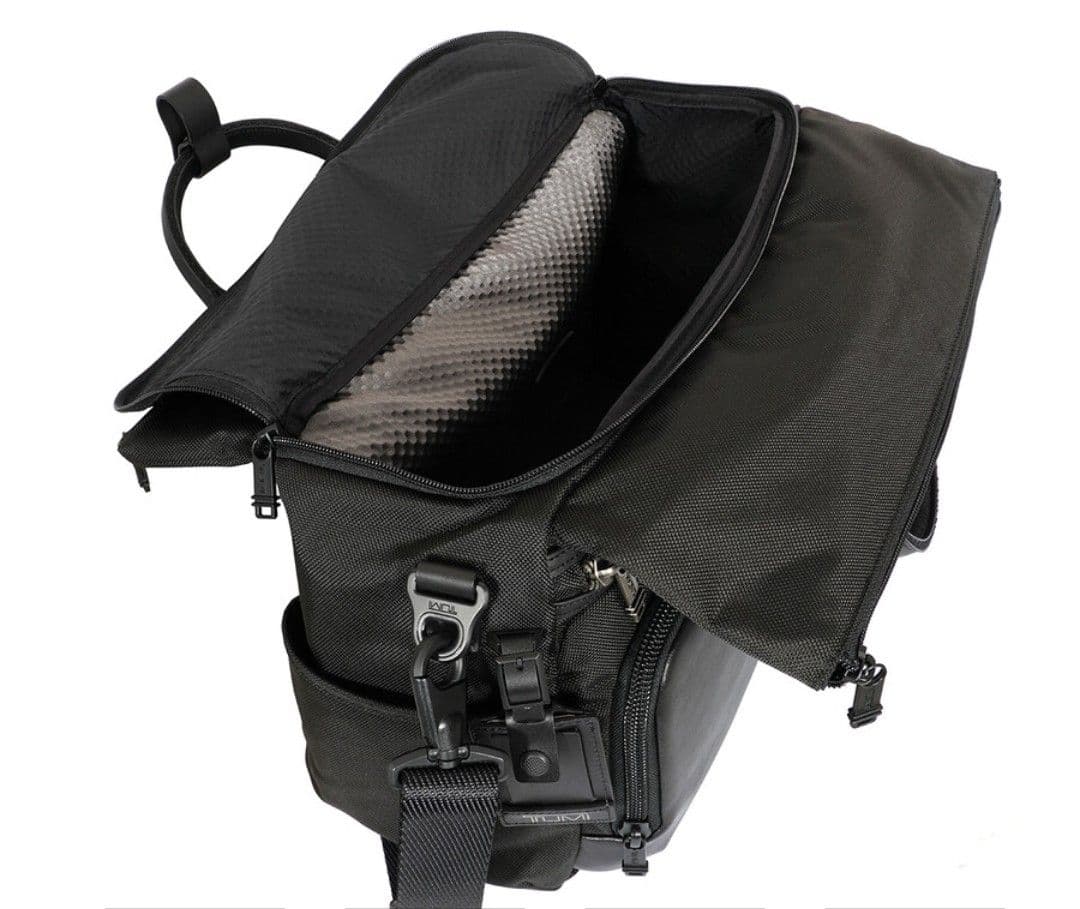 未使用タグ付き！★TUMI★ビジネスバッグ★黒★大容量★ショルダー付き★ブラック