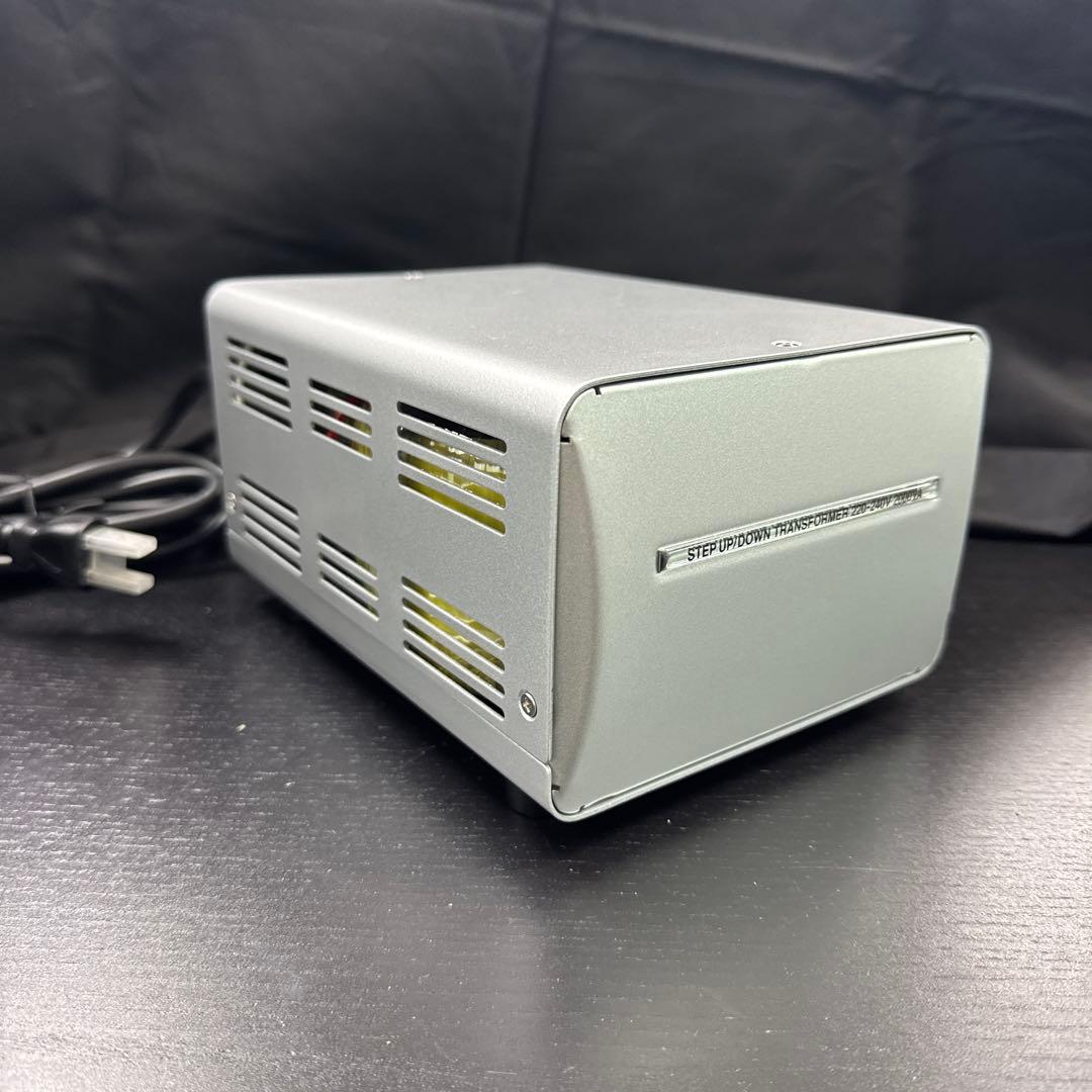 タ*ノ様 【未使用品】海外・日本国内用変圧器　TTS-151C 定格容量1500