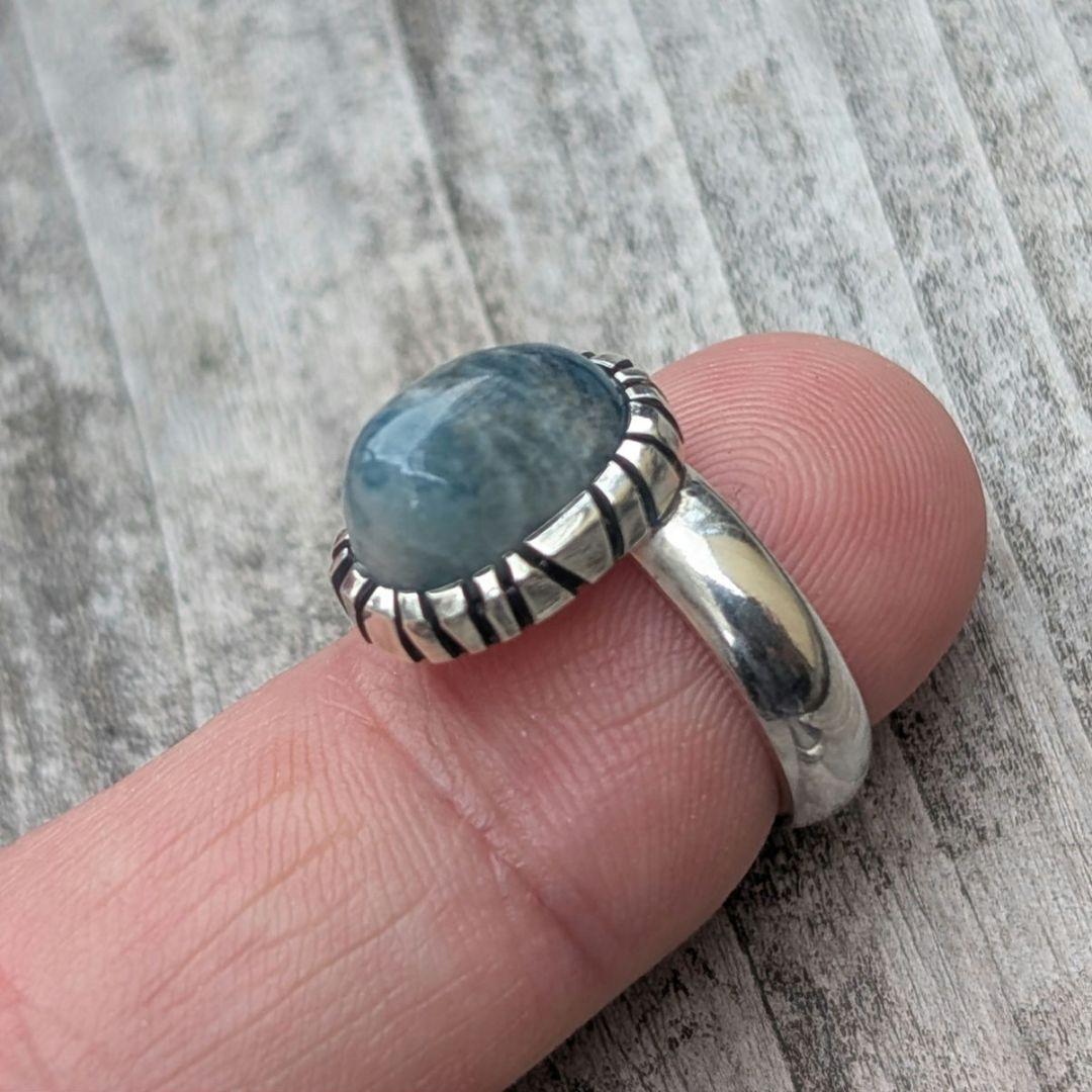 Full-Moon様　ハンドメイドの糸魚川翡翠リング　入りコン沢