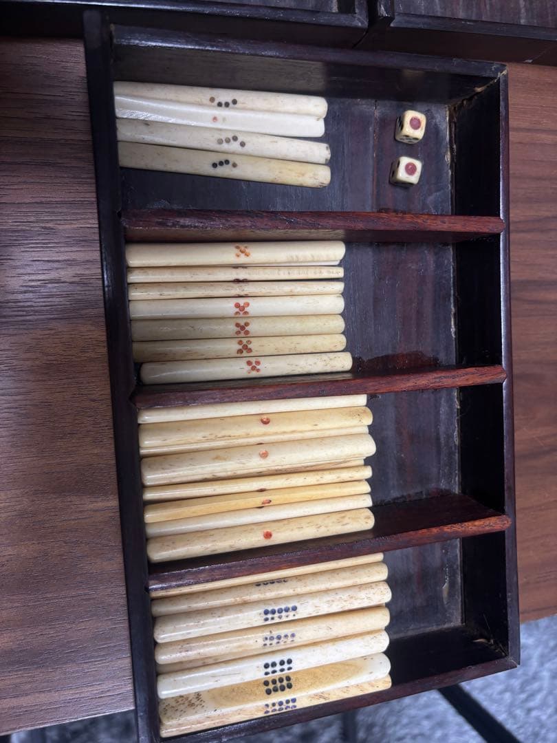 本場中国製80年前の上質な鹿の骨材と竹材の麻雀セット唐木箱付き全牌完備　送料無料