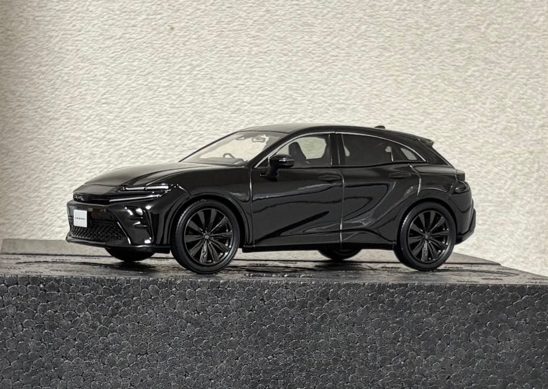 けい！1／30ミニカー。トヨタ非売品。クラウンスポーツ。