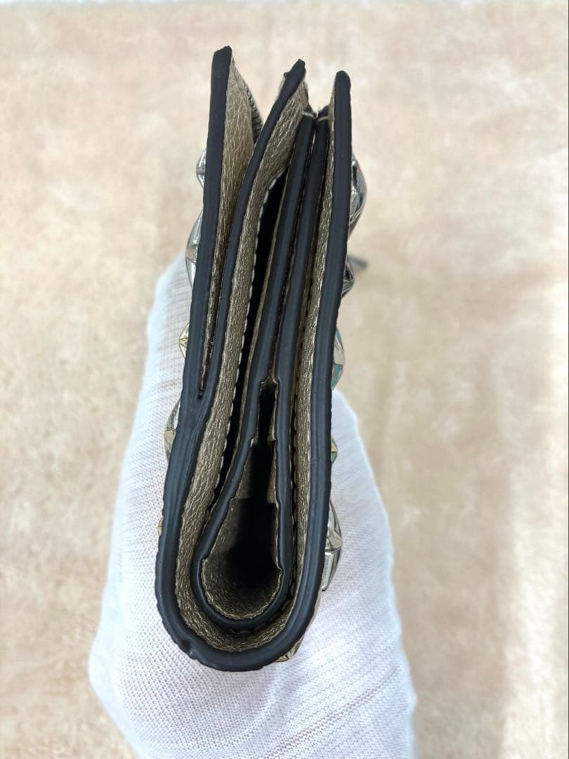 ジミーチュウ　スタースタッズ　メタリックナッパ　二つ折り財布