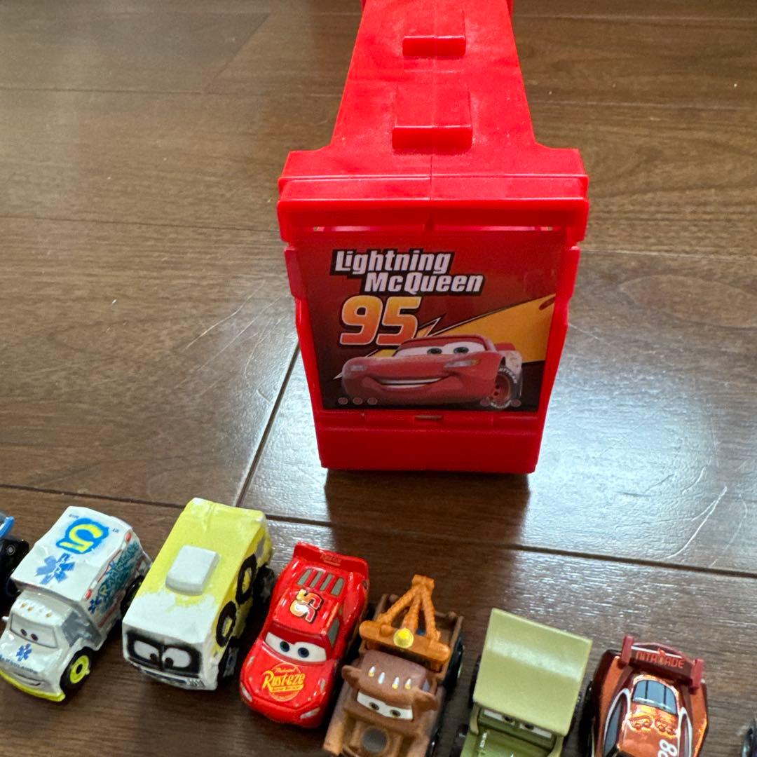 カーズ トレーラーとミニカーセット