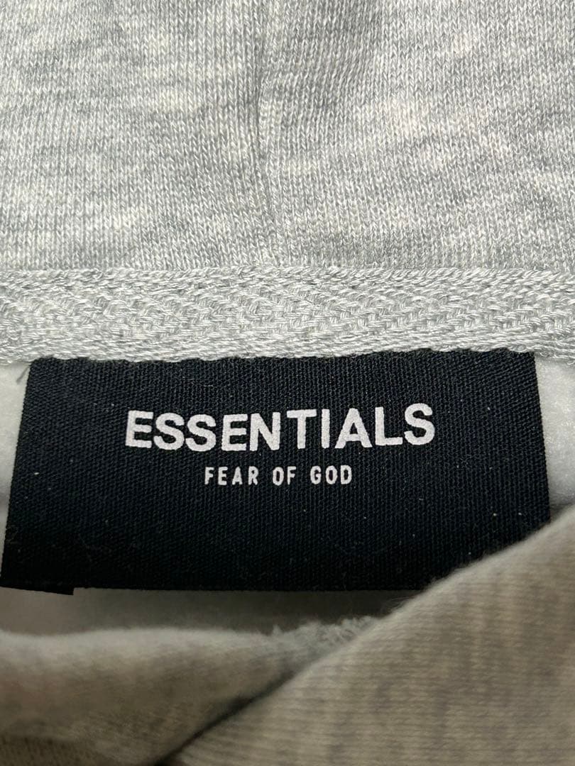 エッセンシャルズ　スエットパーカー　 ユニセックス　Lサイズ