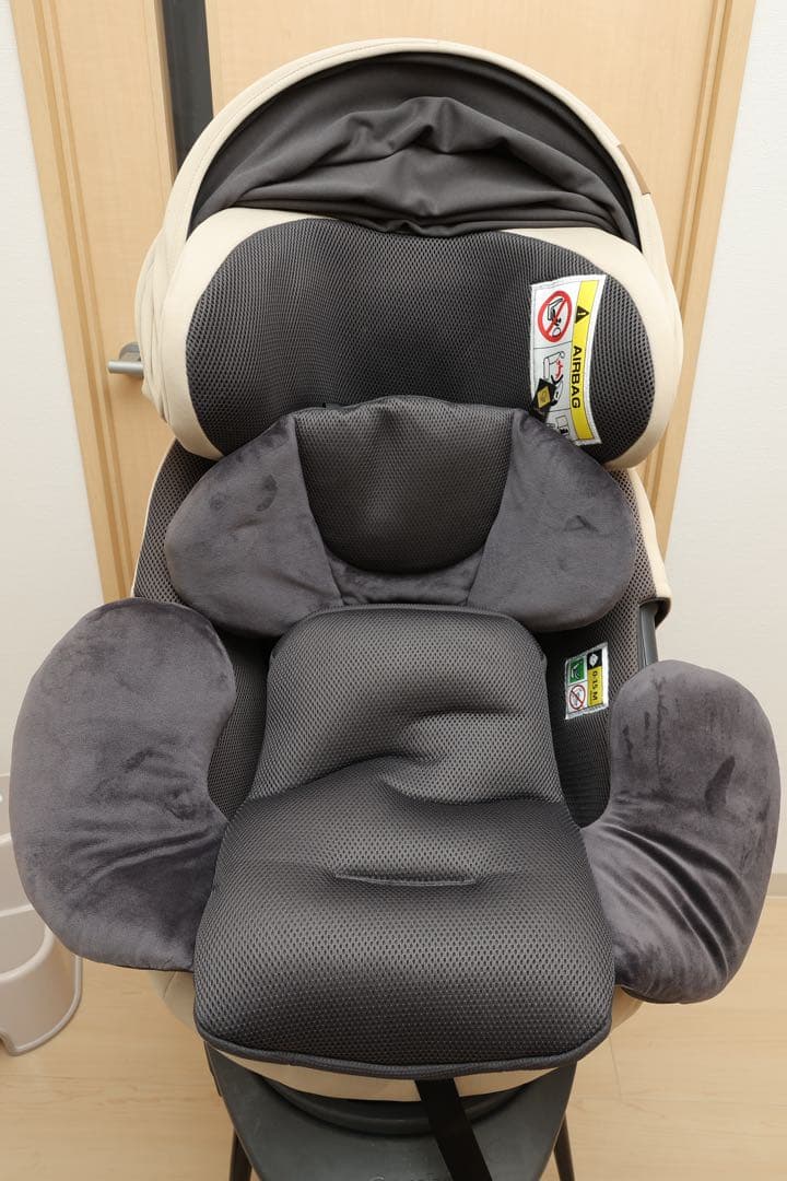 【週末値下げ25,000円より】コンビ　THE S ザエス　チャイルドシート