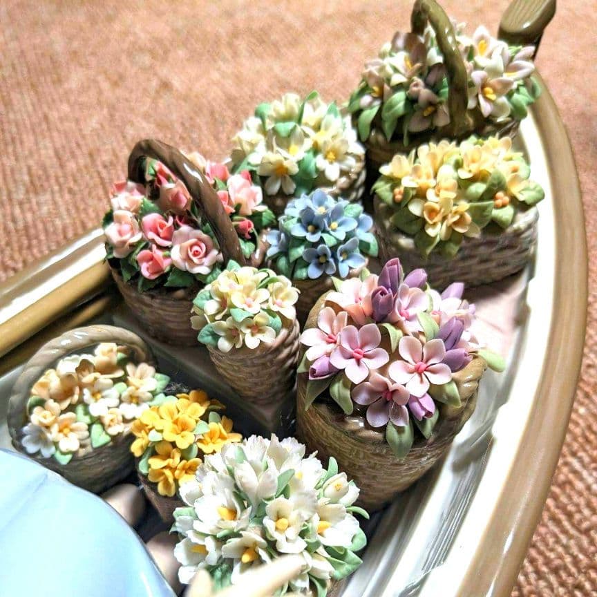 【LLADRO】リアドロ 舟の中の若い娘 花の台