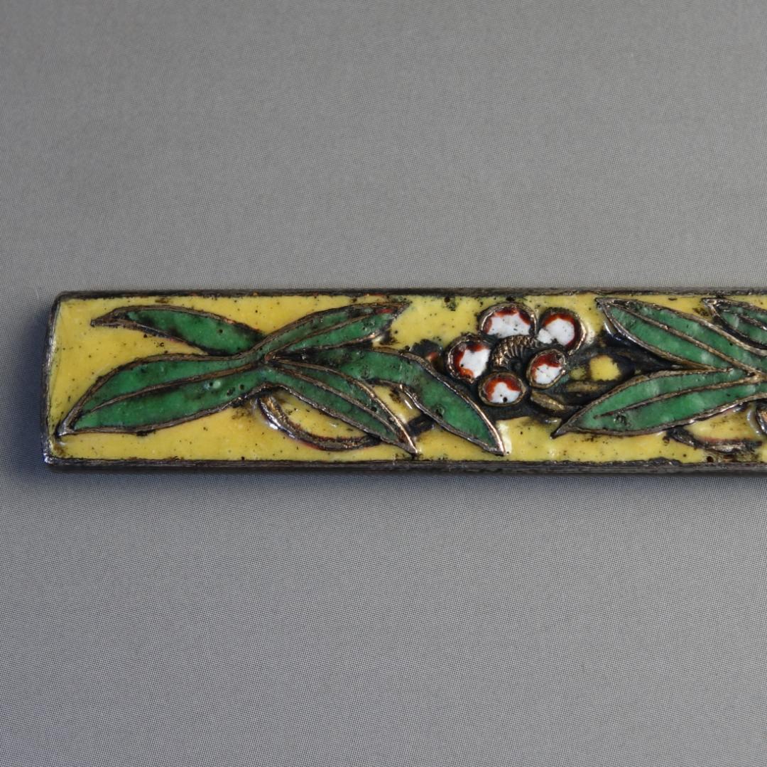 【 銀地 七宝焼 沢潟梅花図小柄】 鍔 鐔 小柄 刀装具 骨董 アンティーク