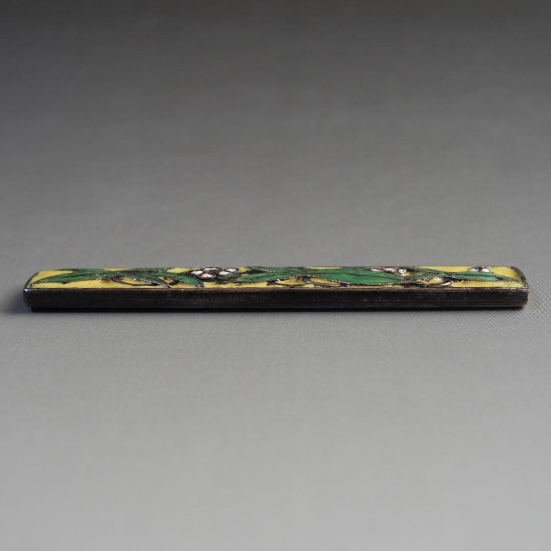 【 銀地 七宝焼 沢潟梅花図小柄】 鍔 鐔 小柄 刀装具 骨董 アンティーク