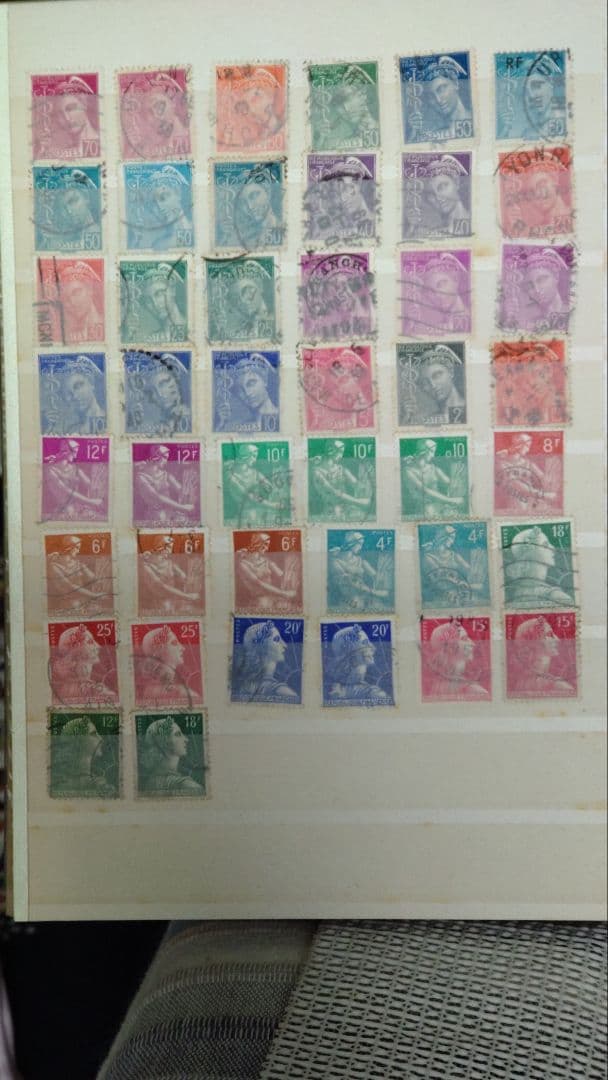 主にフランスの使用済み切手