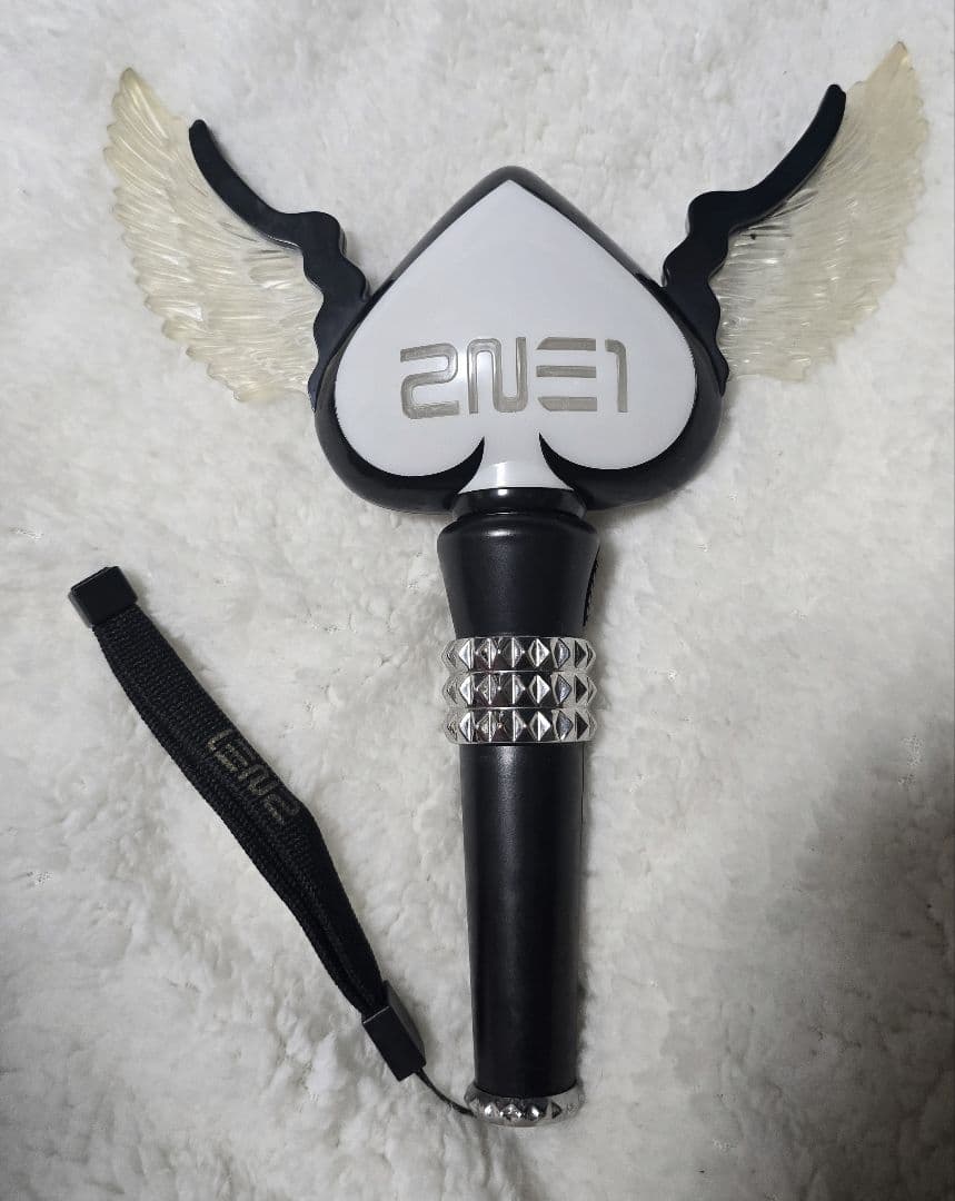 【レア★ラスト1個】2NE1 ペンライト 初代