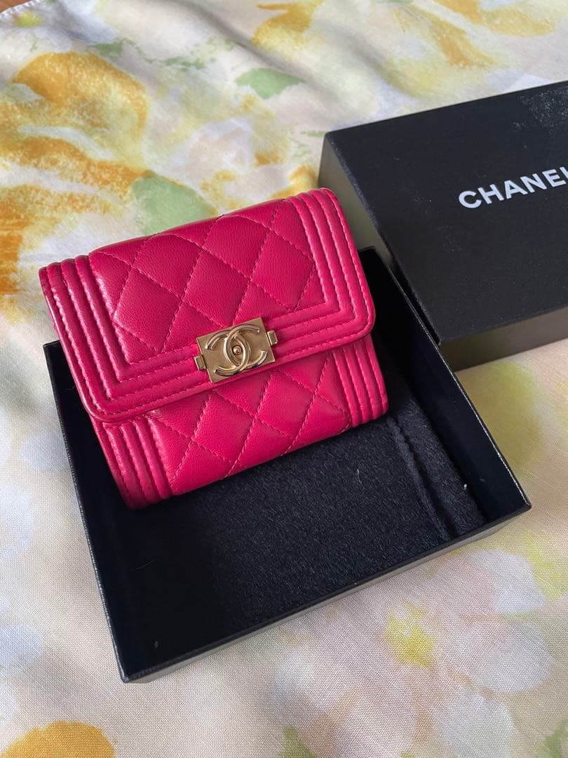 CHANEL ショッキングピンク 三つ折り財布