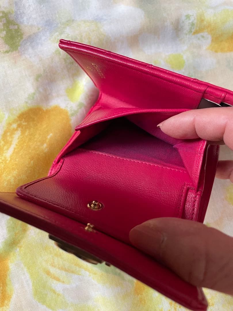 CHANEL ショッキングピンク 三つ折り財布