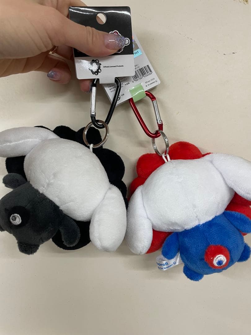 サンリオ×ミャクミャク　なりきりぬいぐるみ　シナモロール　シナモン　赤　黒