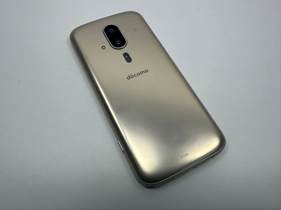 極美品 NTT docomo らくらくスマートフォン F-53E ゴールド