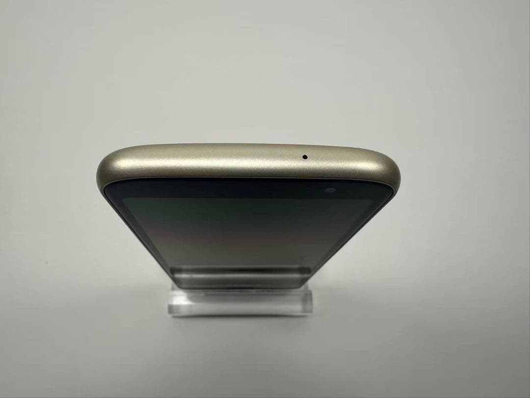 極美品 NTT docomo らくらくスマートフォン F-53E ゴールド