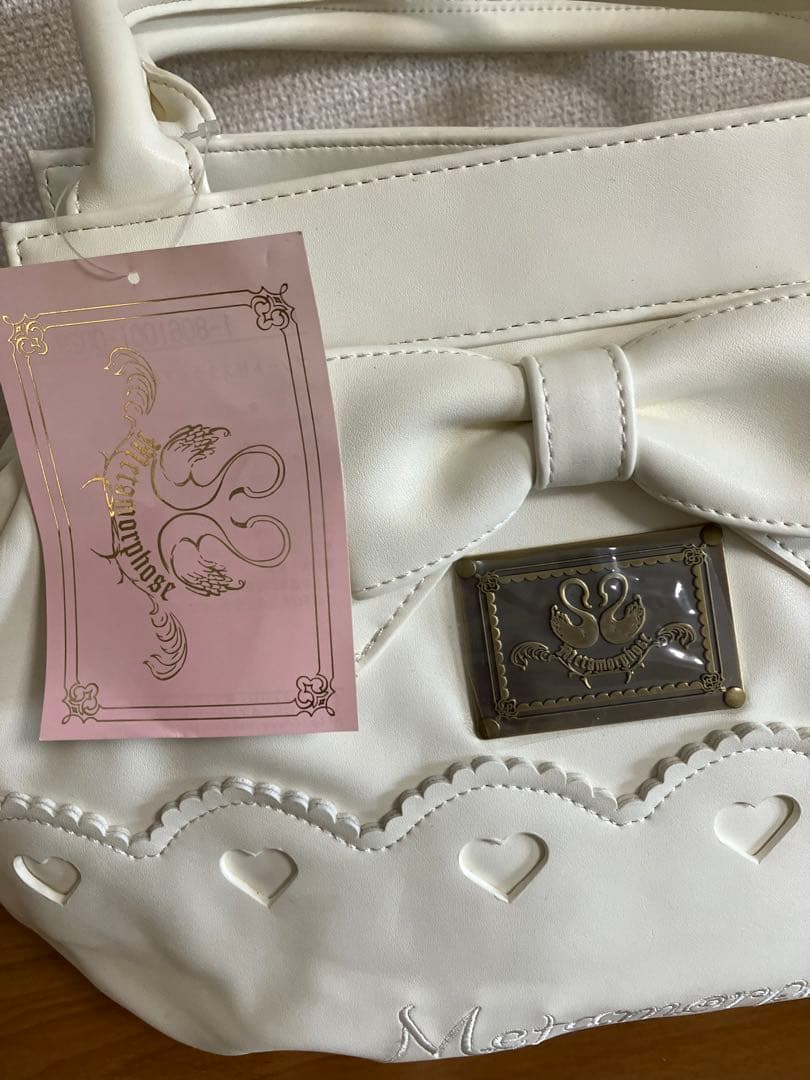 【新品 未使用】メタモルフォーゼ プレート付スカラップバッグ（オフホワイト色）