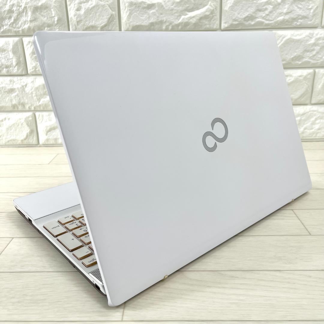 富士通 第8世代 i7 新品SSD512＋HDD1Tメモリ16 ノートパソコン