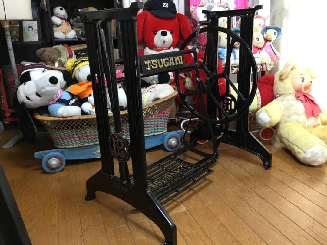 JACK TSUGAMI職業用足踏みミシン鉄脚　大型　 テーブルに！