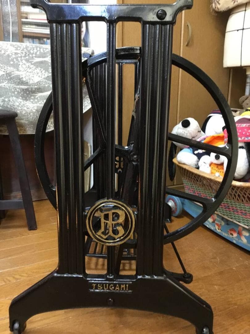 JACK TSUGAMI職業用足踏みミシン鉄脚　大型　 テーブルに！