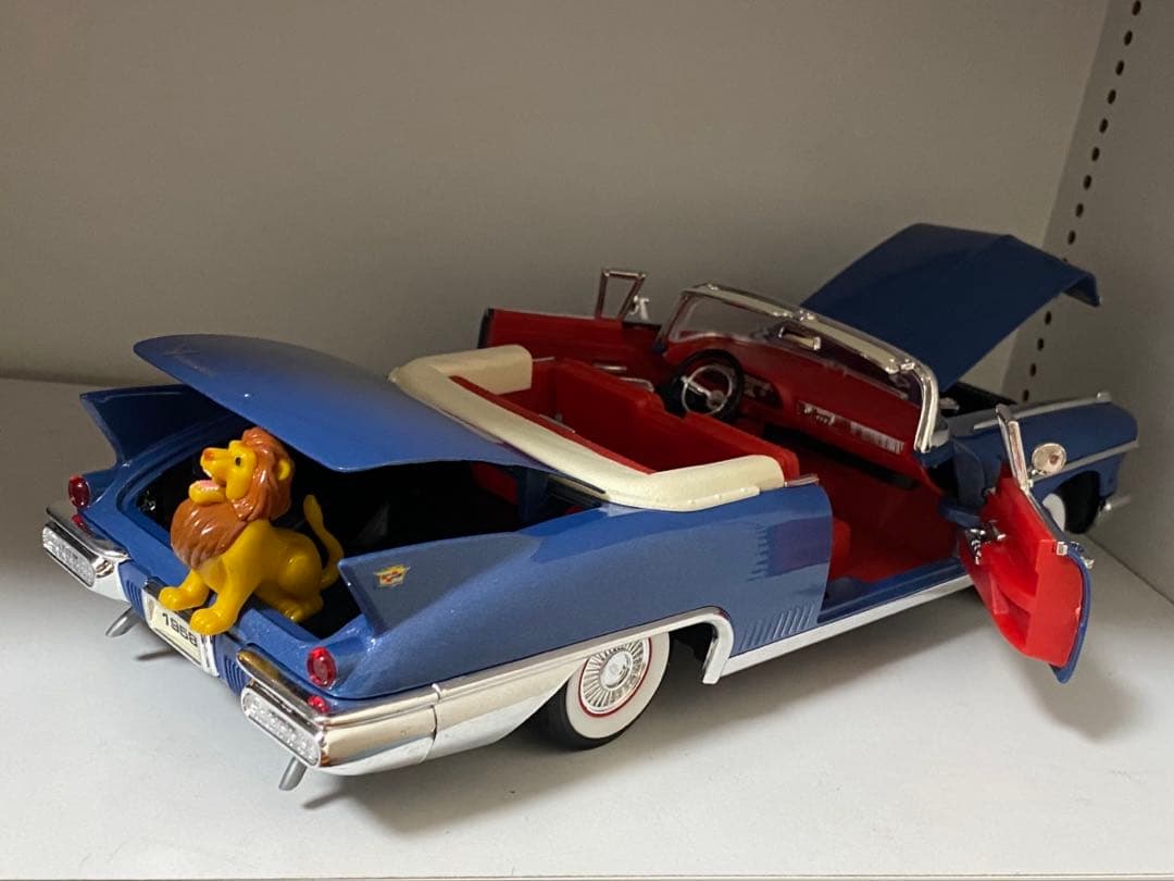 1/18 アメ車　ミニカー　キャデラック　エルドラド　ビアリッツ　1958