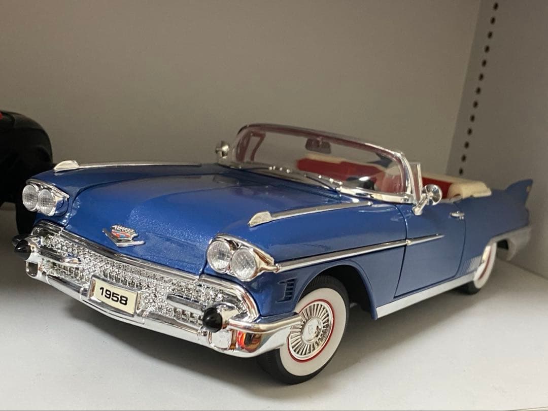 1/18 アメ車　ミニカー　キャデラック　エルドラド　ビアリッツ　1958