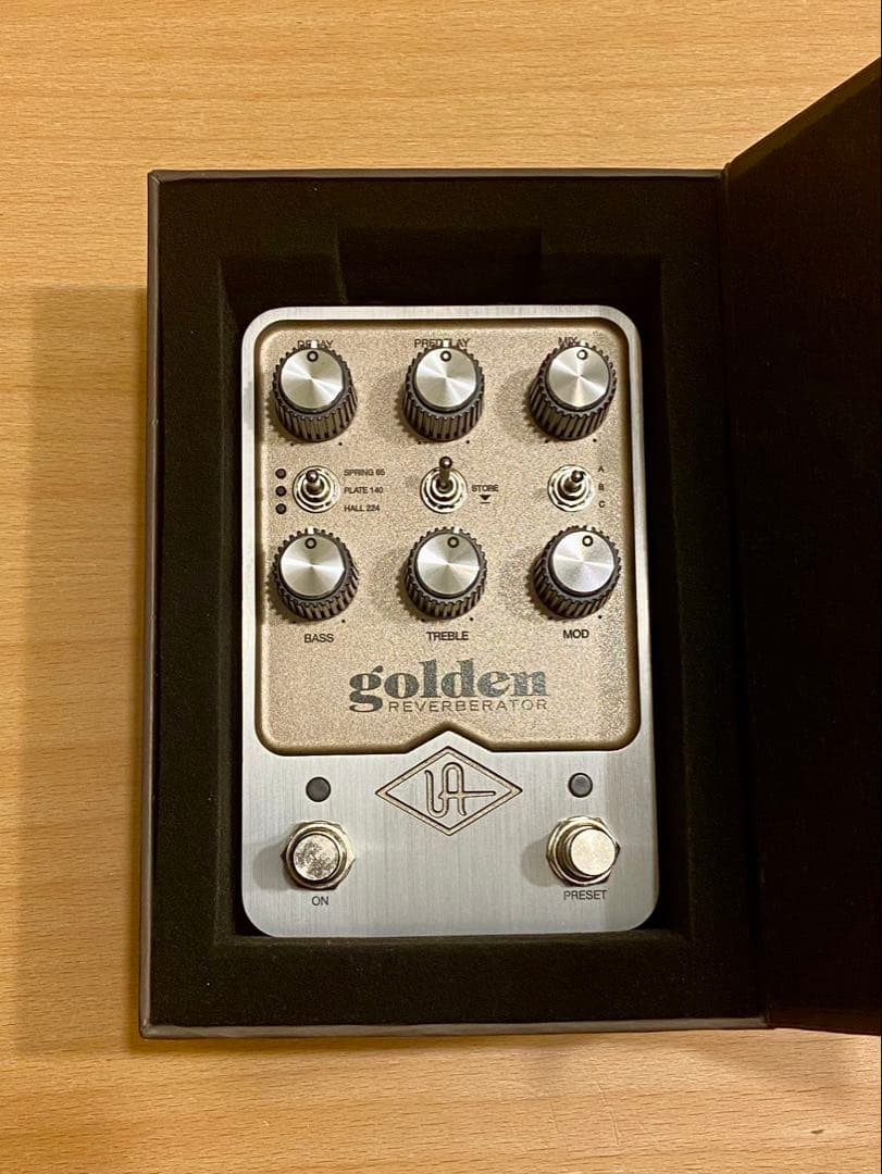 UAFX golden REVERBERATOR 中古