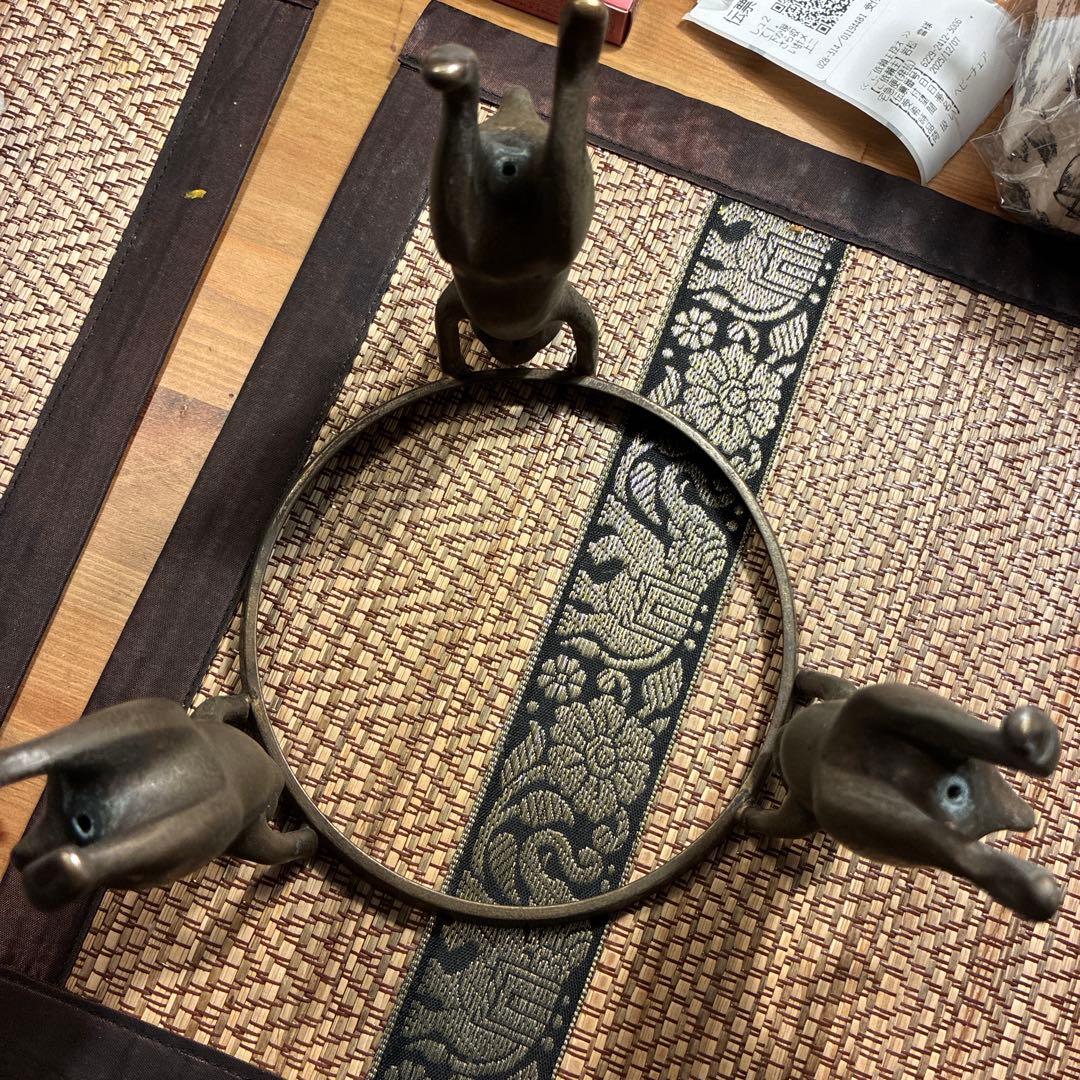 銅製 五徳 三猫 猫 火鉢 囲炉裏 茶道具 鍋置き 蓋置 金属工芸 三匹猫