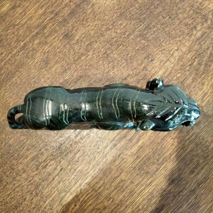 緑色天然石の虎の彫刻 置物　虎　干支　レトロ　天然石　タイガー