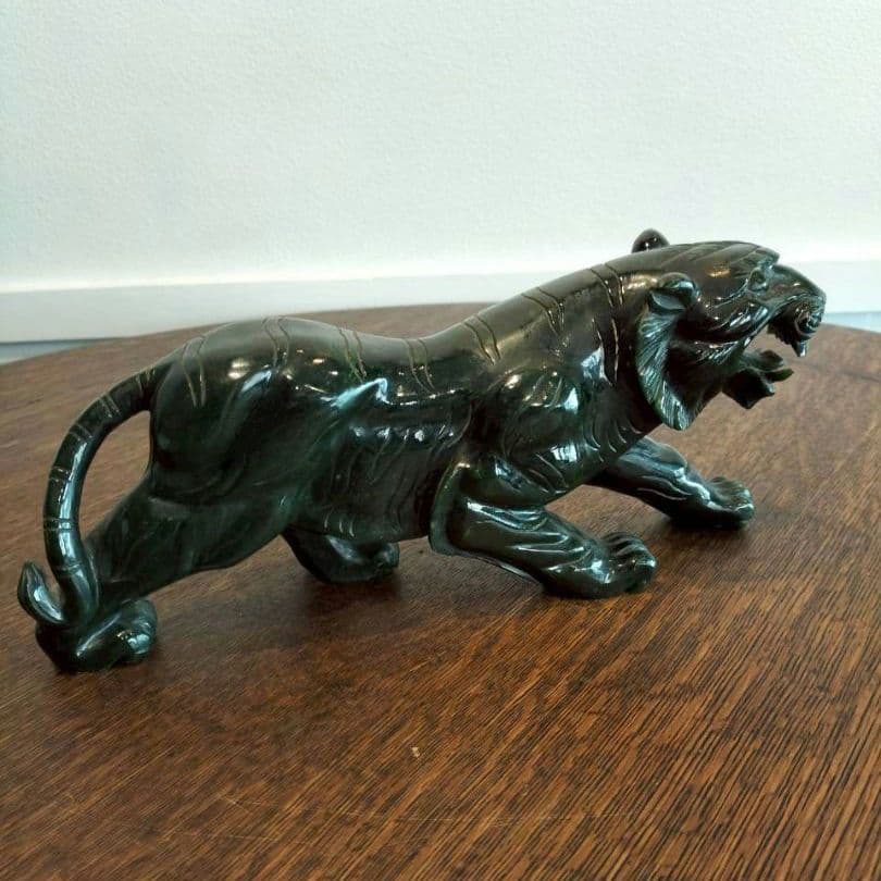 緑色天然石の虎の彫刻 置物　虎　干支　レトロ　天然石　タイガー