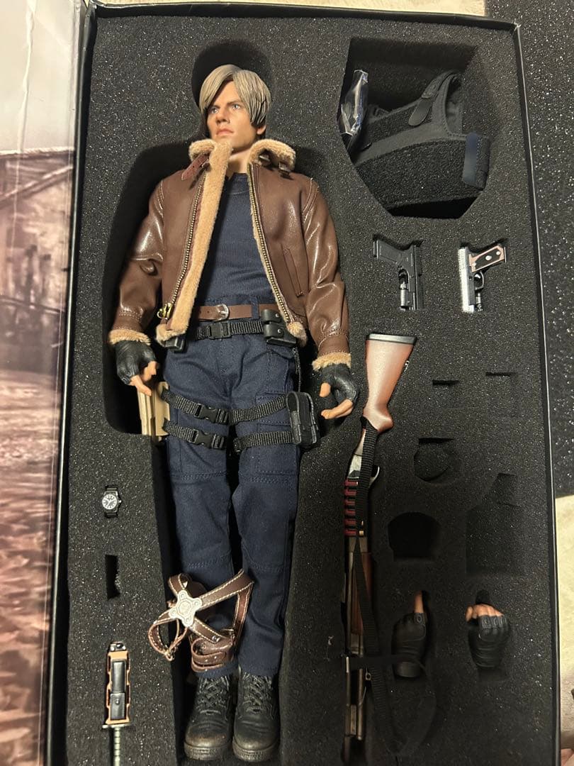 HOT HEART 1/6スケール　バイオハザード4 レオン　フィギュア