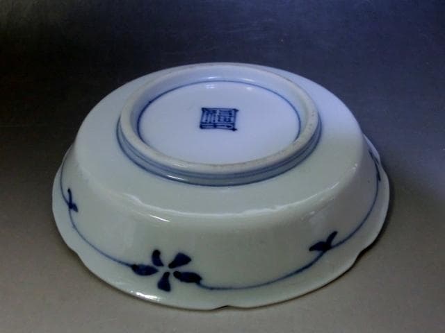 皿■角福 魚紋染付 唐草 蝶 花弁型 古伊万里 古美術 時代物 骨董品■