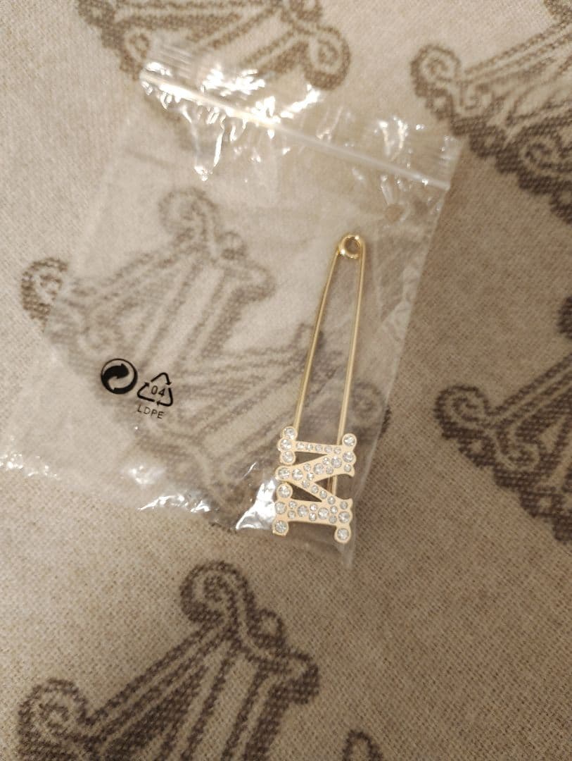 ★MaxMara★ピンブローチ★新品未使用