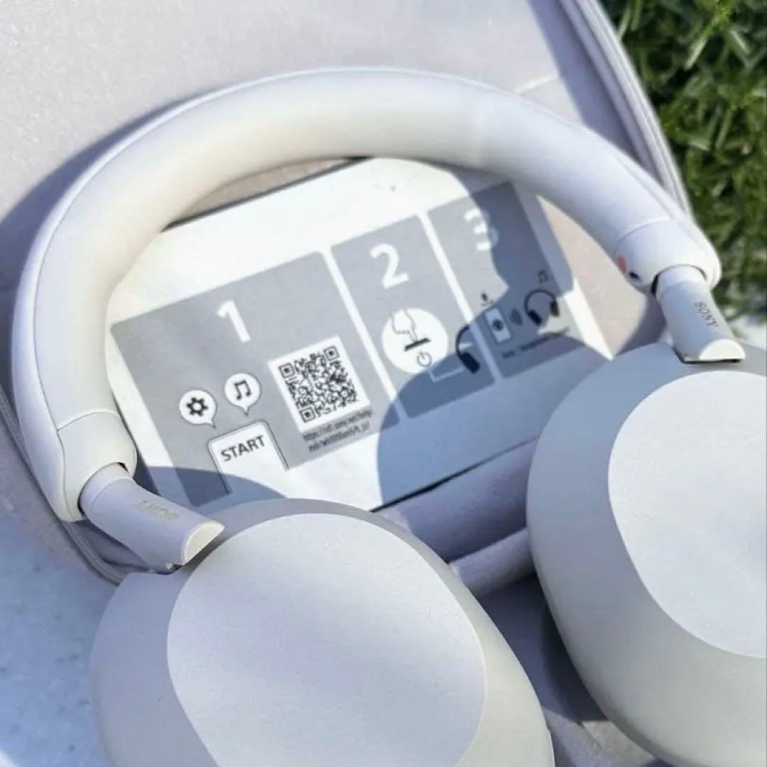 SONY ワイヤレスヘッドホン WH-1000XM5（ホワイト）