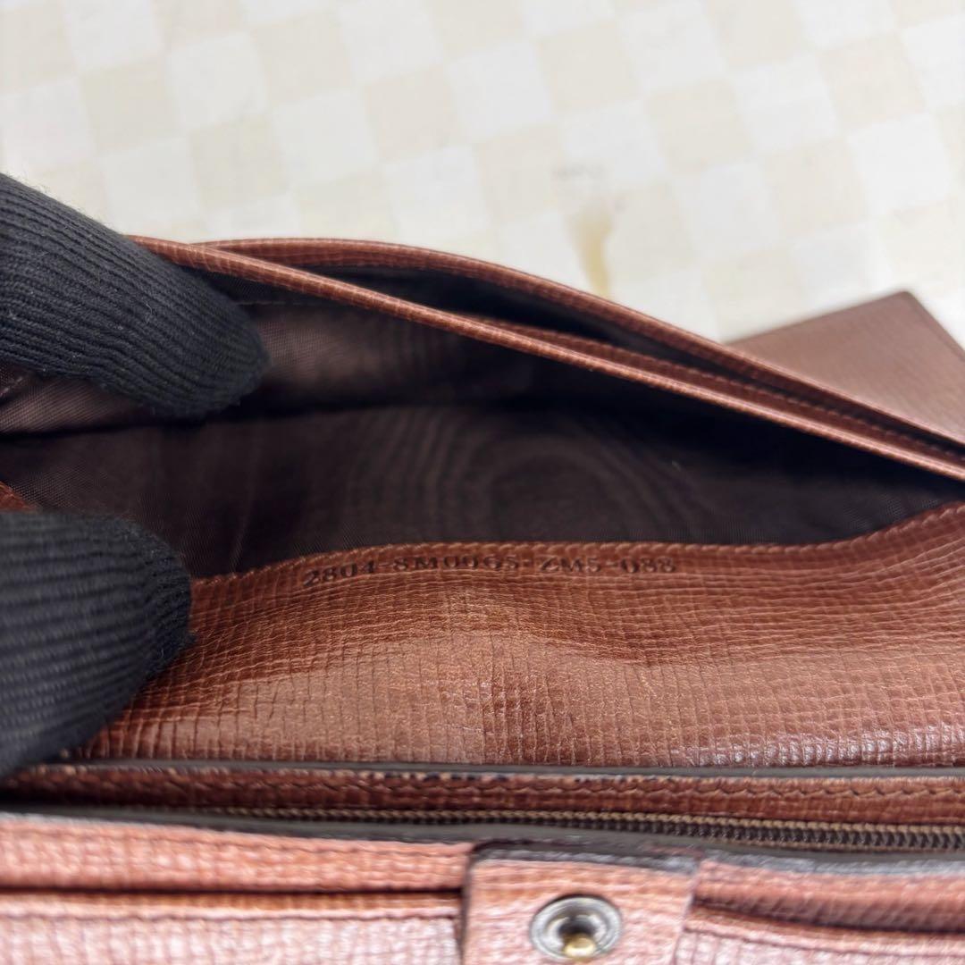 極美品　FENDI フェンディ　長財布　三つ折り　M06