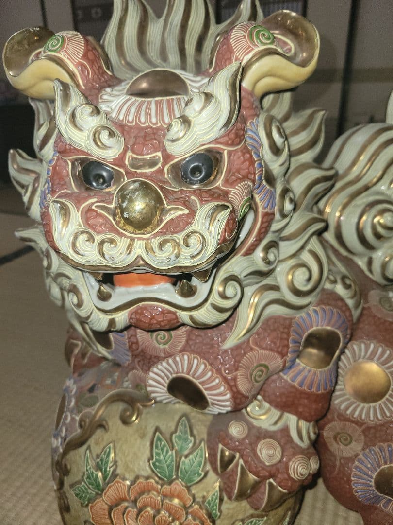 大型置物　九谷焼　大吉窯　玉乗り獅子　狛犬　シーサー風　赤絵　金彩　置物