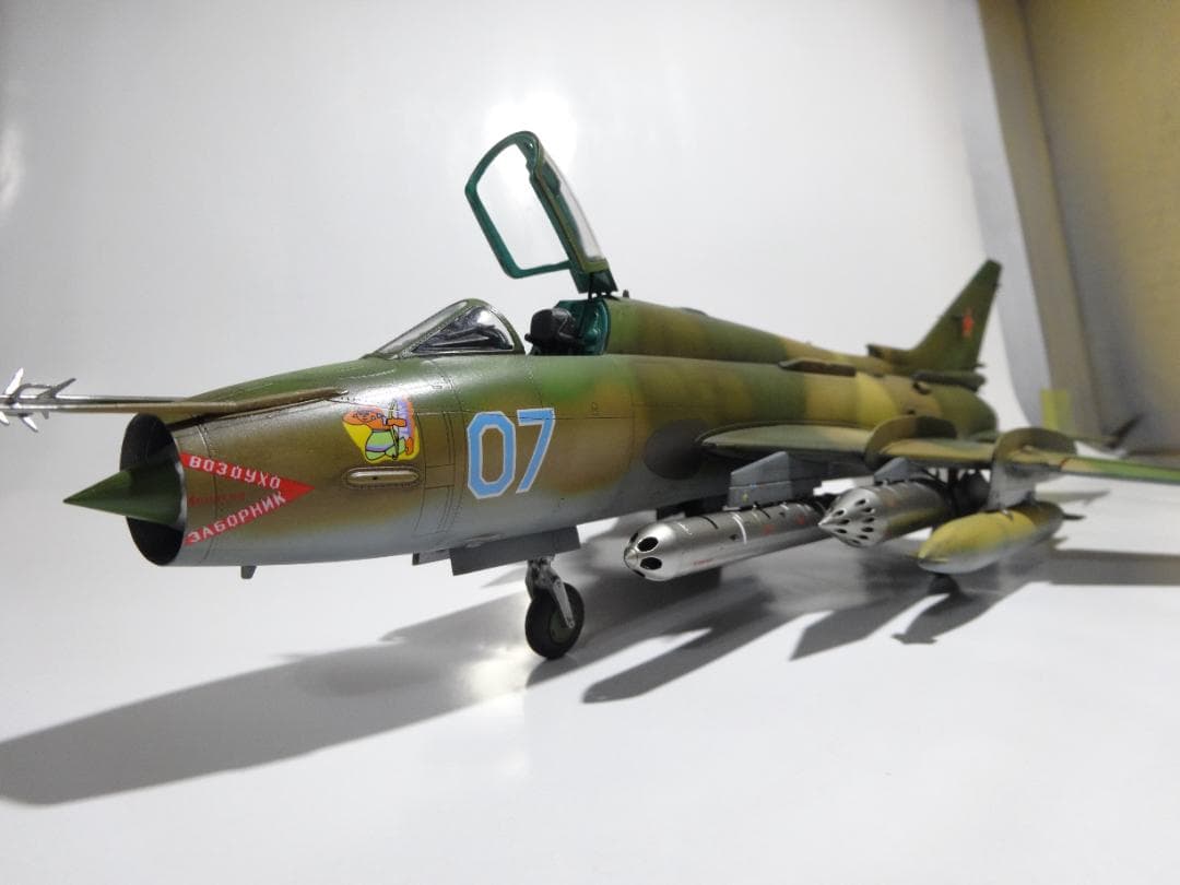 トランぺッター1/48「Su-17フィッター」完成品