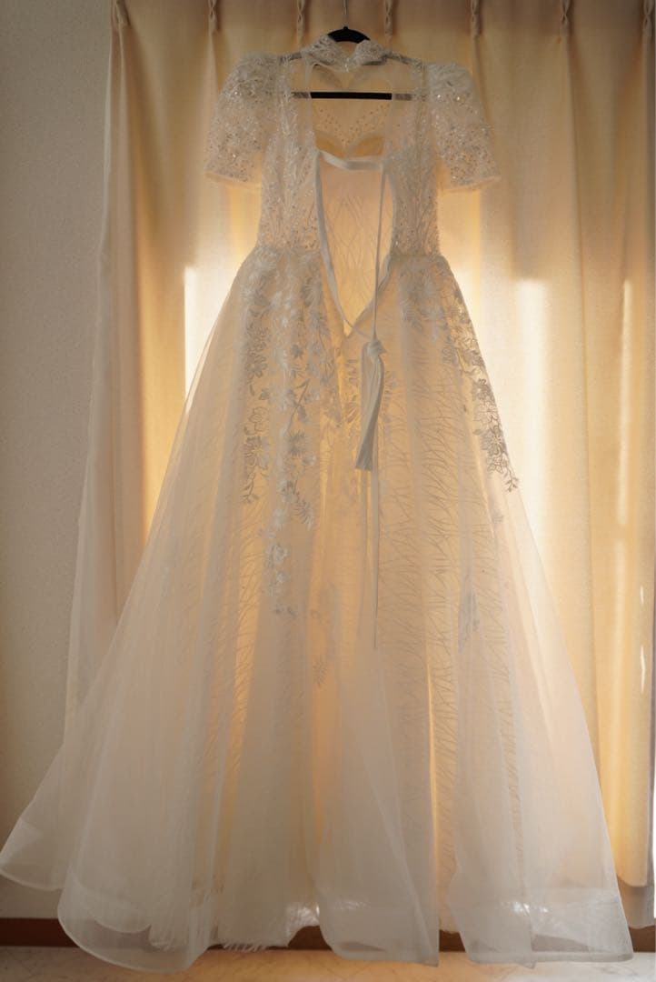 エレガントなAラインウェディングドレス 立て襟 韓国ドレス風