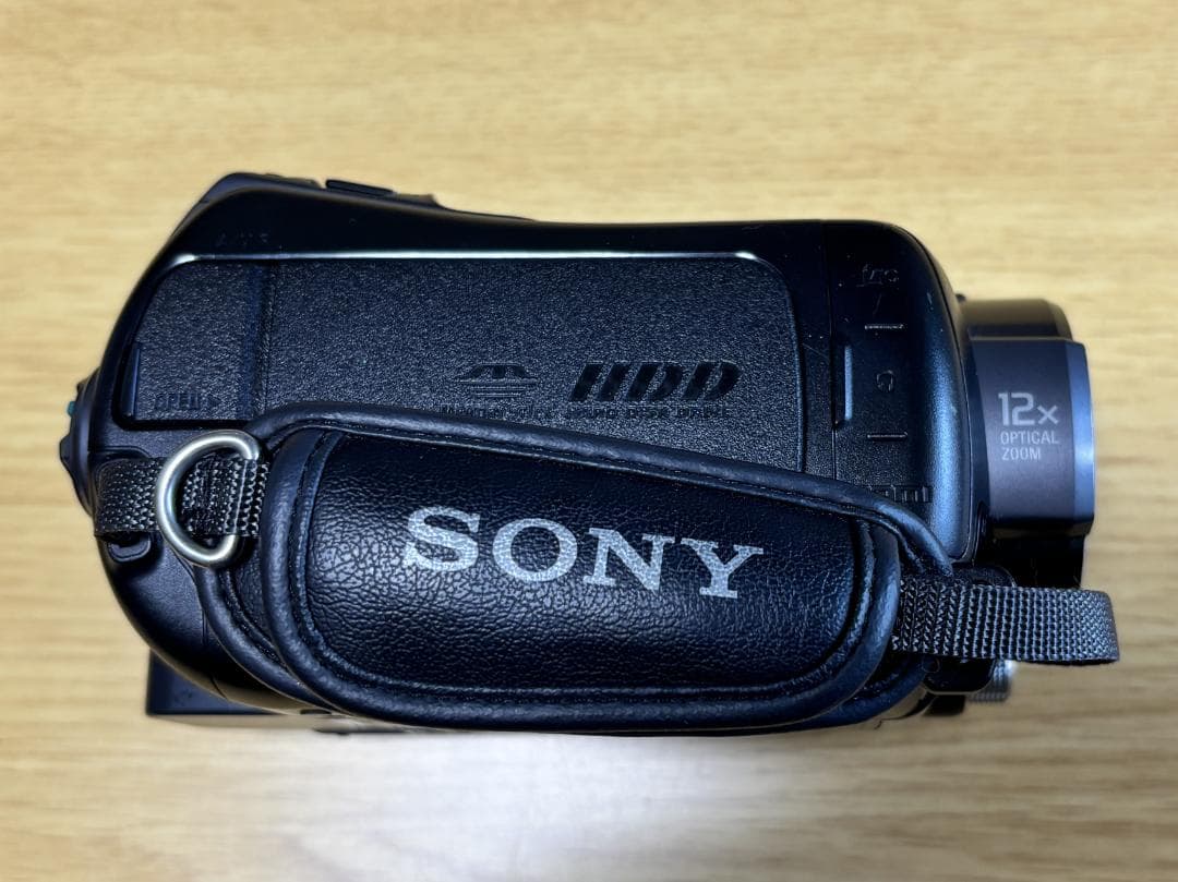 SONYのハイビジョンビデオカメラ ハンディカムHDR-SR12　付属品充実