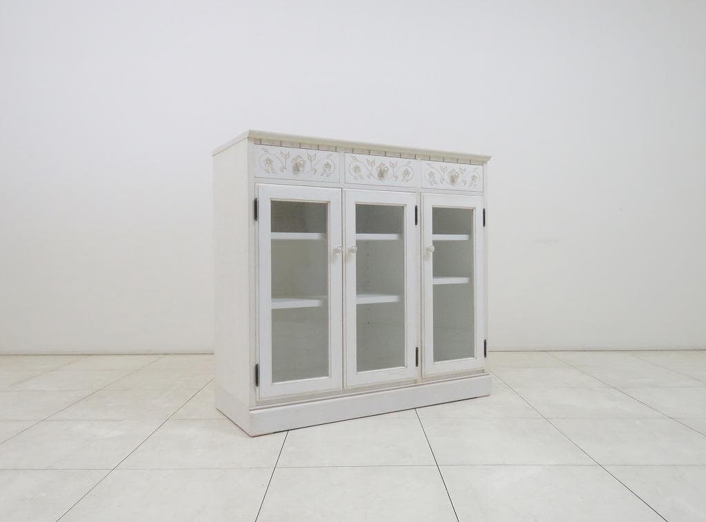 こなまる様 葉山ガーデン サイドボード 花彫刻 特注 白塗装 キャビネット食器棚