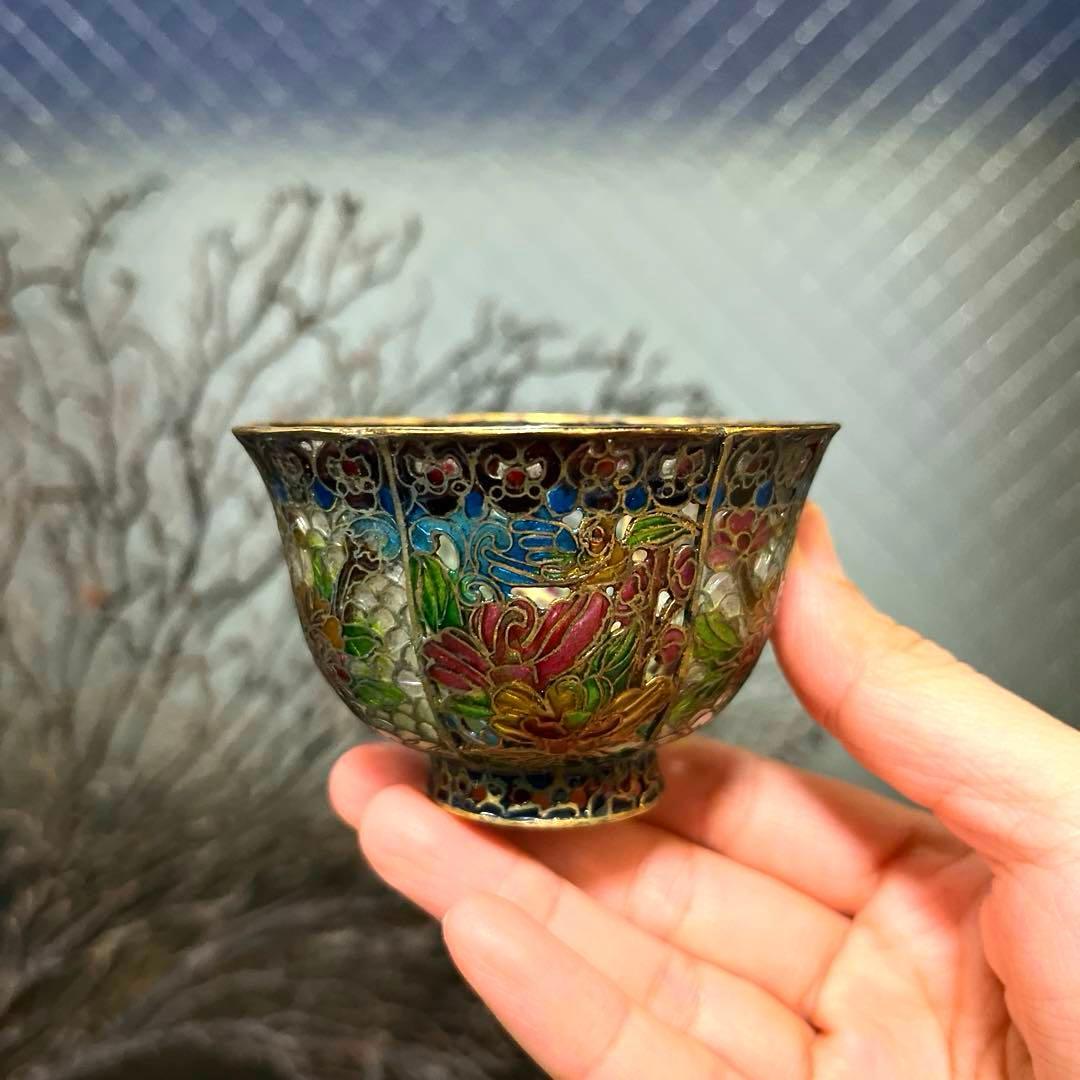 骨董　ガラス七宝　透胎七宝　省胎七宝　透かし技法　彩色花綴り　輪花フチ　盃