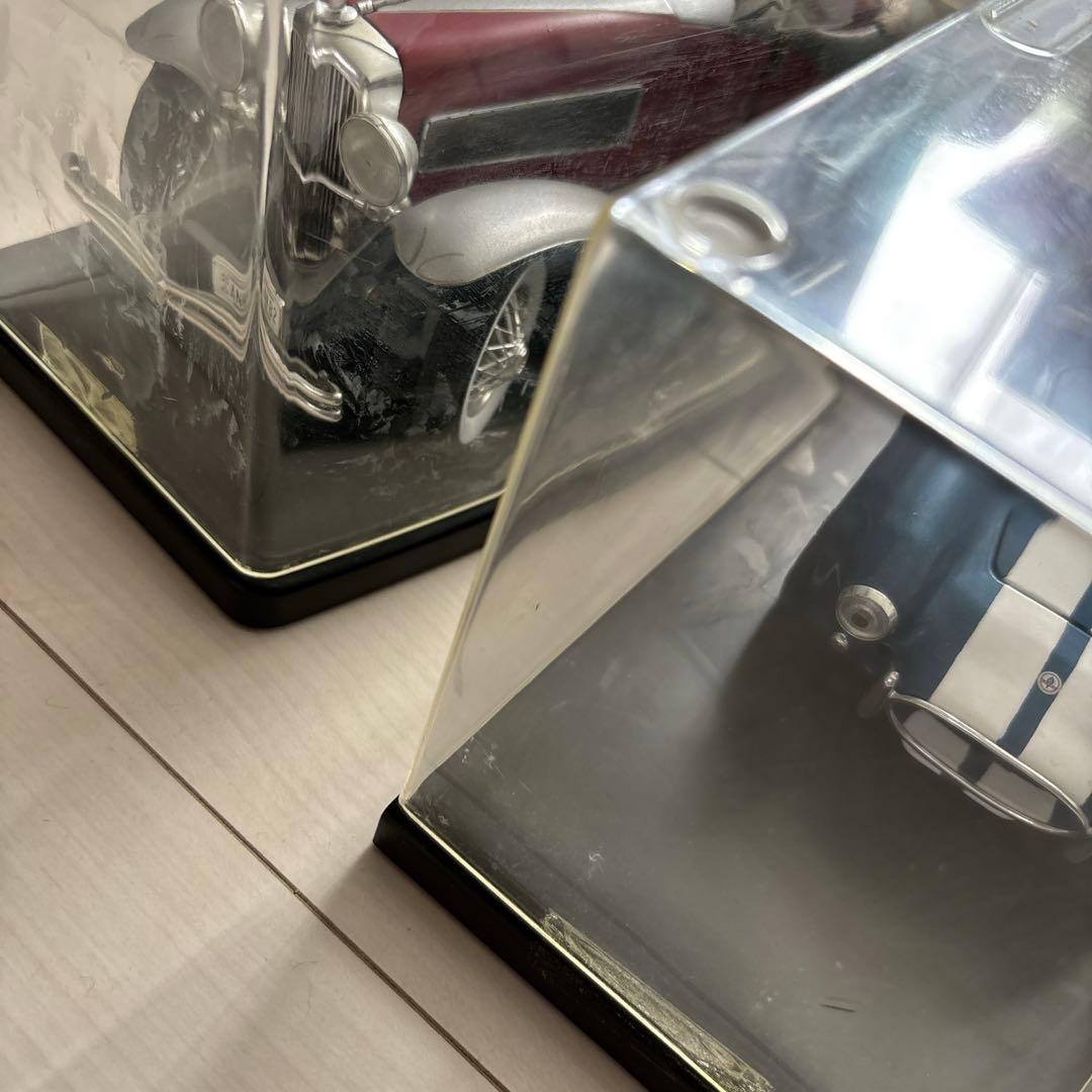 ミニカー 1/18 2台セット コブラ＆レトロカー 台座付き ダイキャストモデル