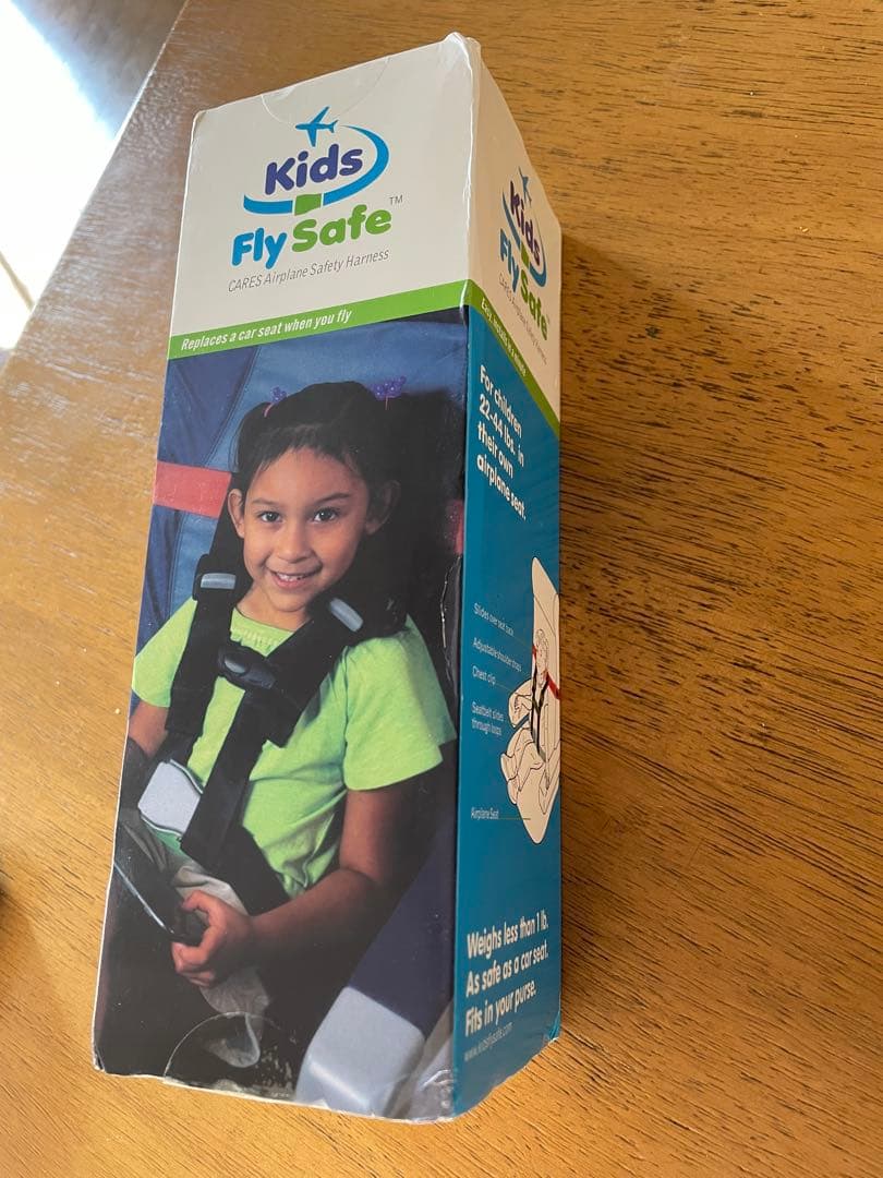 Kids flysafe安全用具　CARES ハーネス 航空機用チャイルドシート