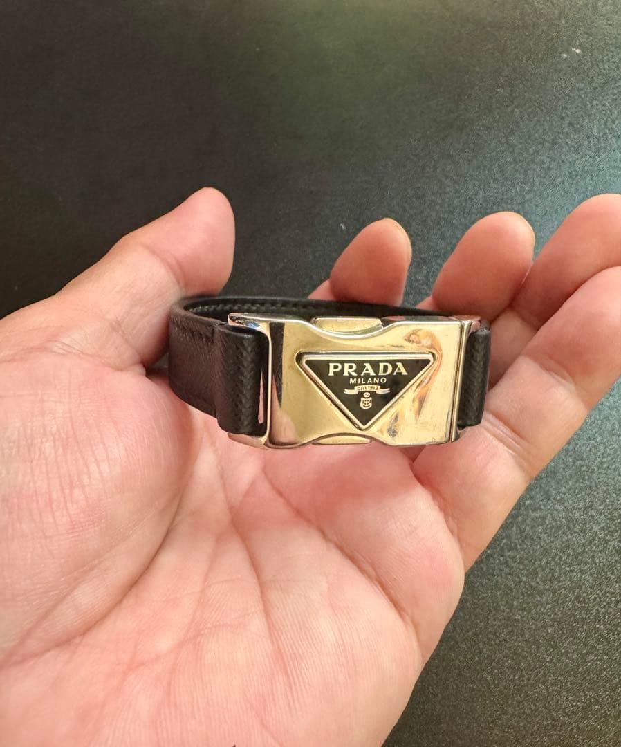 PRADA ブラック レザーバングル