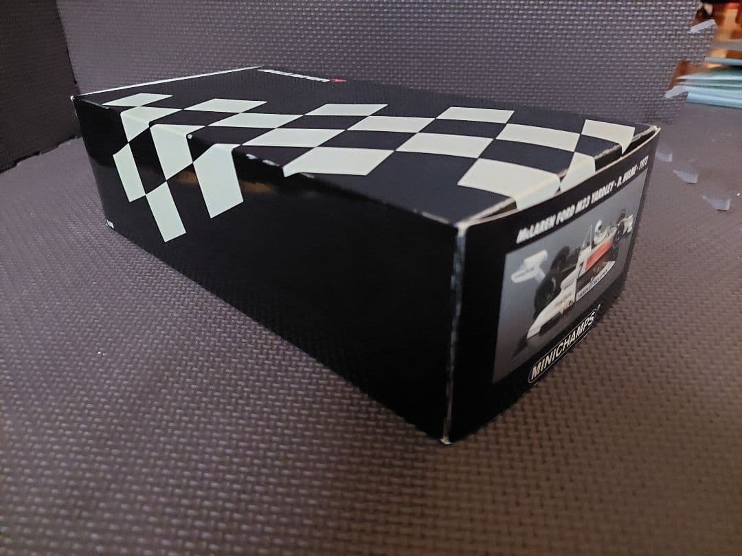 PMA 1/18 マクラーレン M23 Yardley #7 D.Hulmu