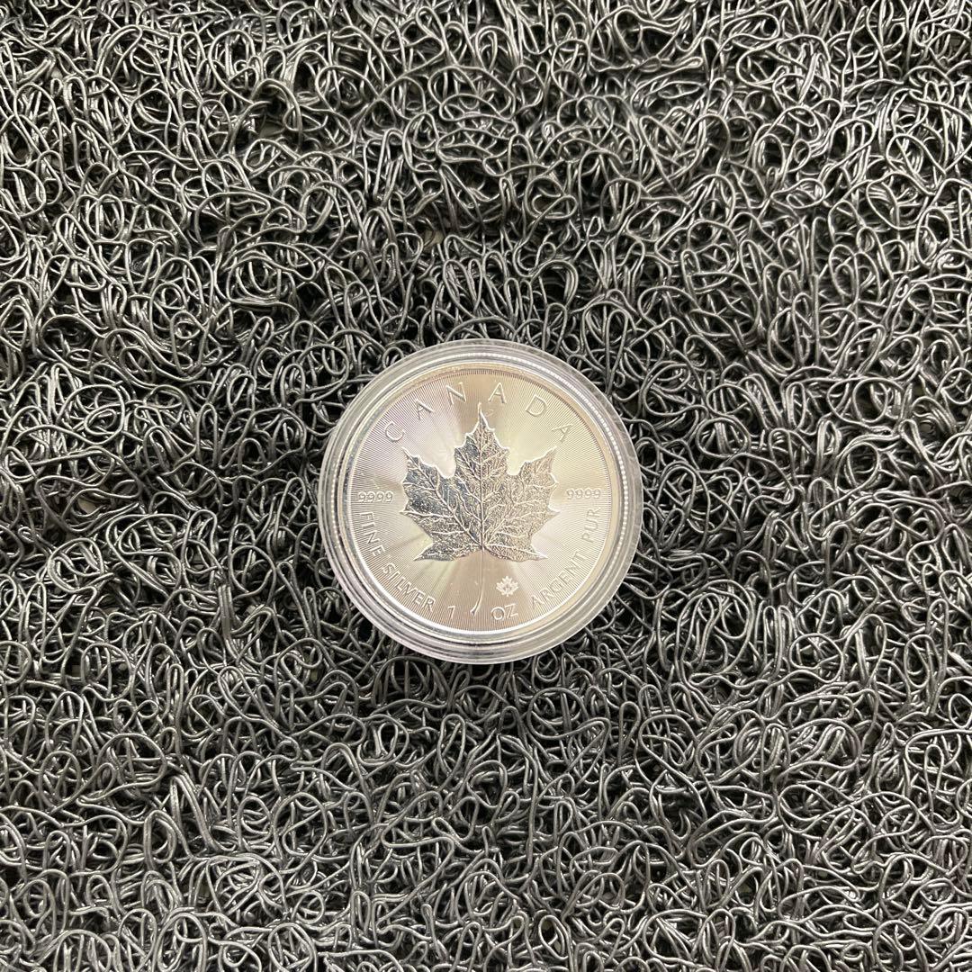カナダ 5ドル メイプルリーフ 2022年