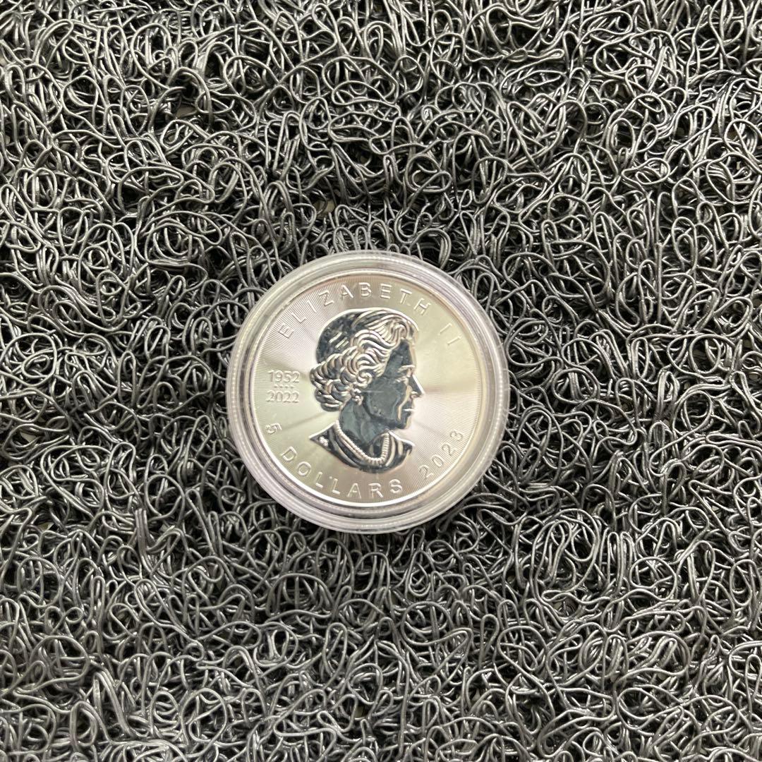 カナダ 5ドル メイプルリーフ 2022年
