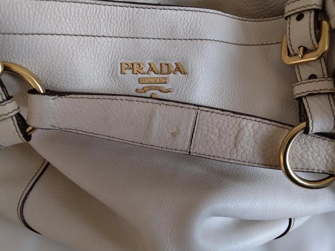 PRADA ホワイトレザー ショルダーバッグ
