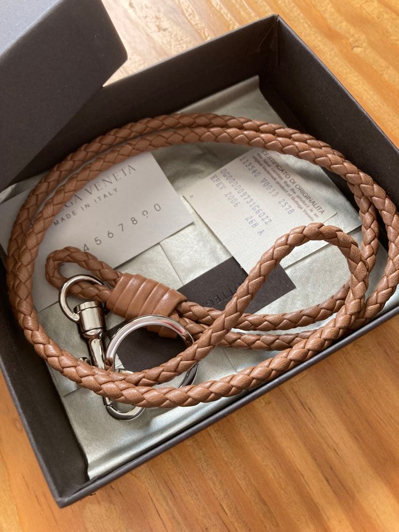 BOTTEGA VENETA ボッテガヴェネタ ロング ネックストラップブラウン