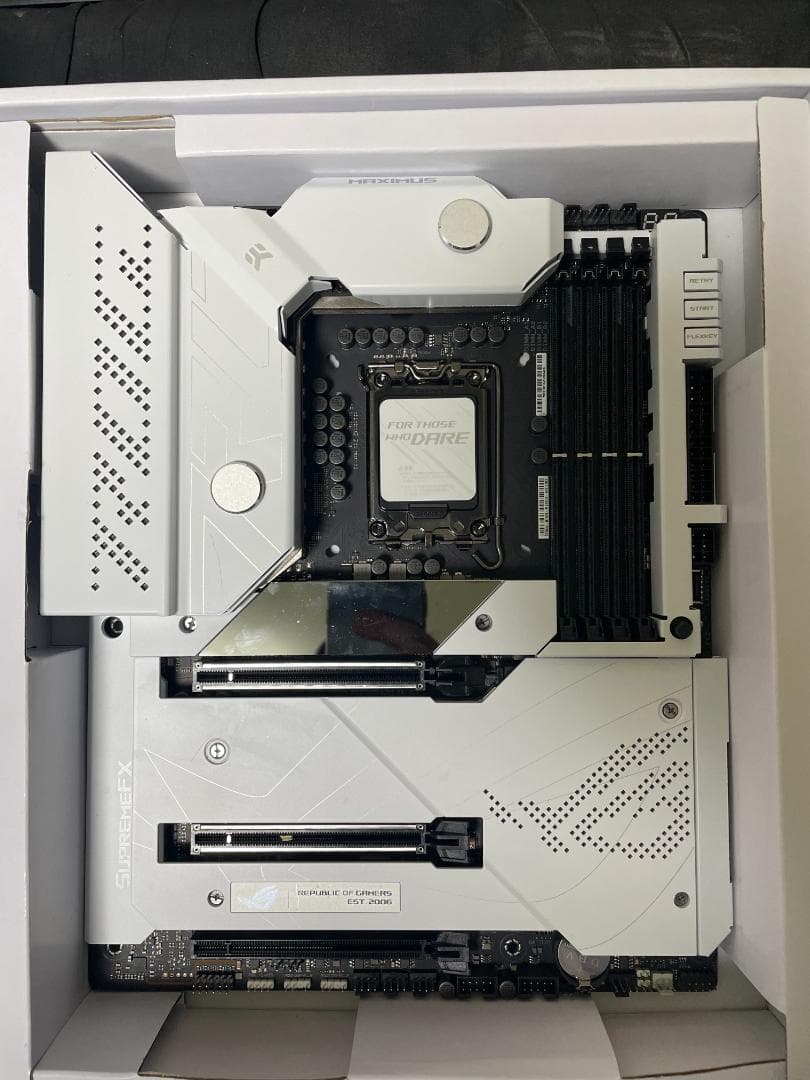 ROG MAXIMUS Z690 FORMULA ゲーミングマザーボード