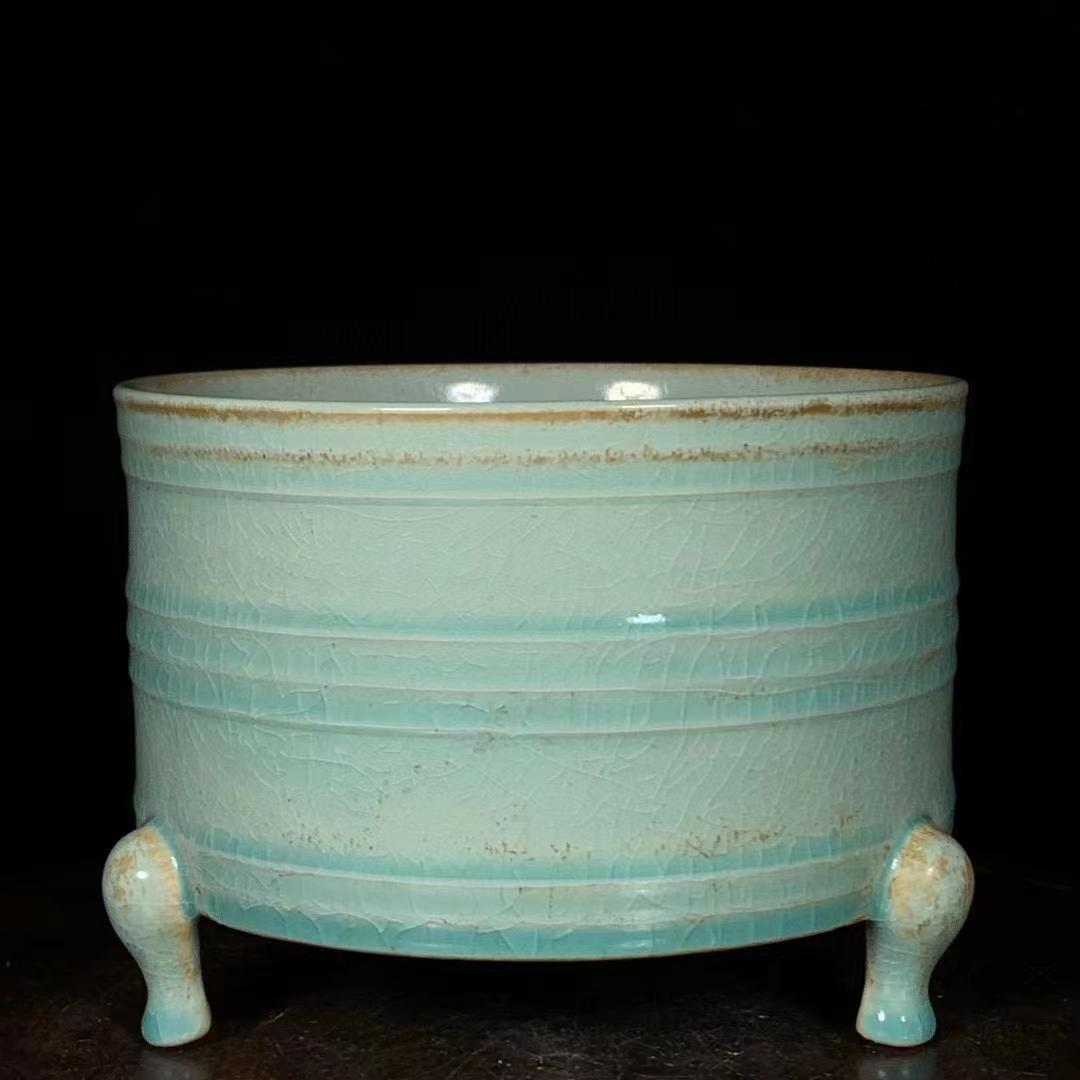 中国古美術・旧蔵の磁器・三足奐・18x13cm・置物・書道・文房具・稀少品・賞物